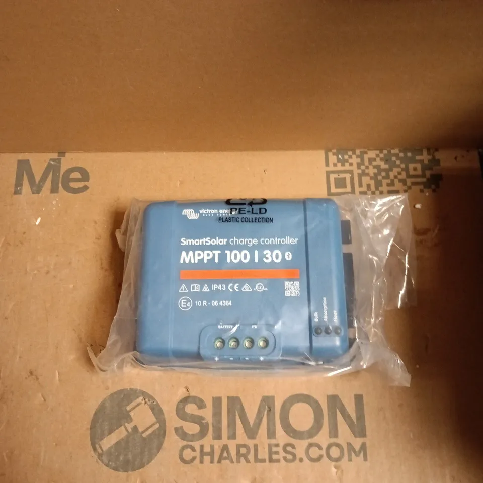 VICTRON ENERGY SMARTSOLAR MPPT 100/30 CHARGE CONTROLLER – BOXED