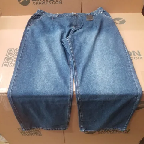 BOX CONTAINING APPROXIMATELY 12 BRAND NEW SIMPLY BE MID BLUE PLEAT DETAIL WIDE LEG JEANS - SIZE 22L