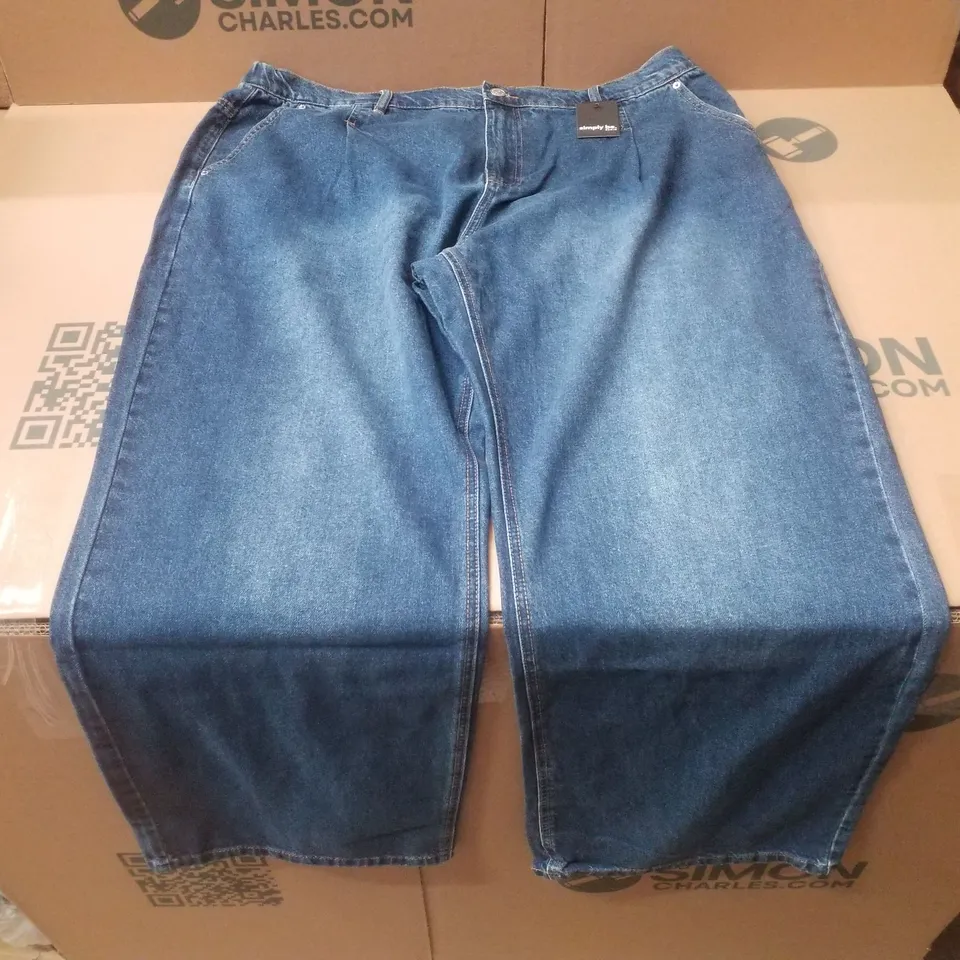 BOX CONTAINING APPROXIMATELY 12 BRAND NEW SIMPLY BE MID BLUE PLEAT DETAIL WIDE LEG JEANS - SIZE 22L