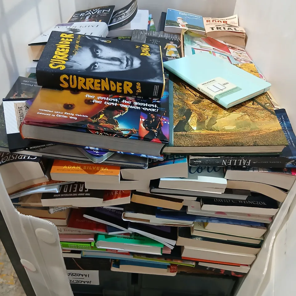 LARGE QUANTITY OF ASSORTED BOOKS TO INCLUDE EDUCATIONAL, COOKBOOKS, FICTION ETC - COLLECTION ONLY
