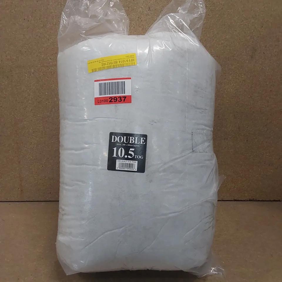 BAGGED HOLLOWFIBER 13.5 TOG QUILTED ALL YEAR ROUND DUVET // SIZE: DOUBLE 