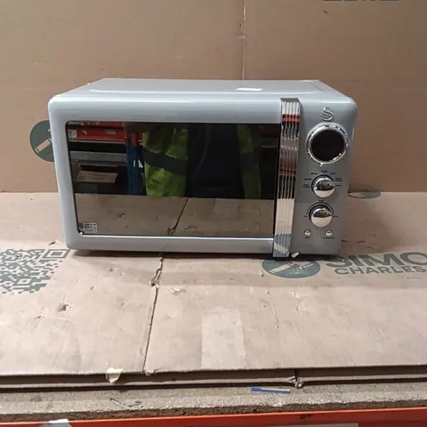 BOXED SM22030LGRN RETRO LED DIGITAL MICROWAVE WITH GLASS TURNTABLE, 5 POWER LEVELS & DEFROST SETTING, 20L, 800W, GREY