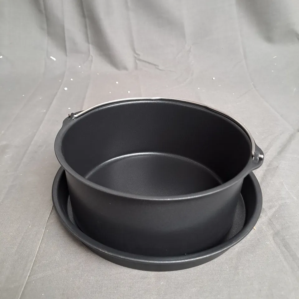 BOXED OUTLET COOK'S ESSENTIALS SET OF 2 AIR FRYER ACCESSORIES