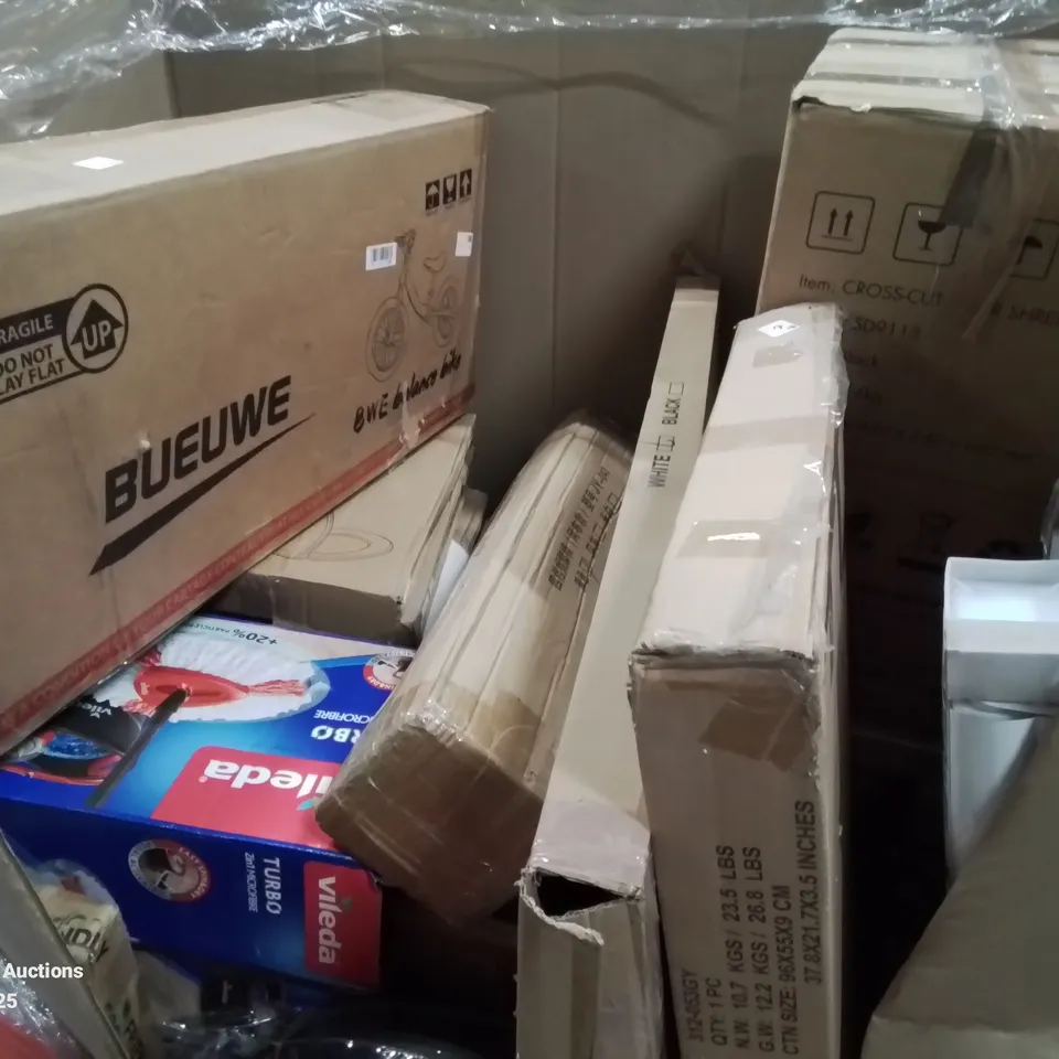 PALLET OF ASSORTED ITEMS TO INCLUDE OIL FILLED RADIATOR, PLAYPEN AND KIDS BALANCE BIKE