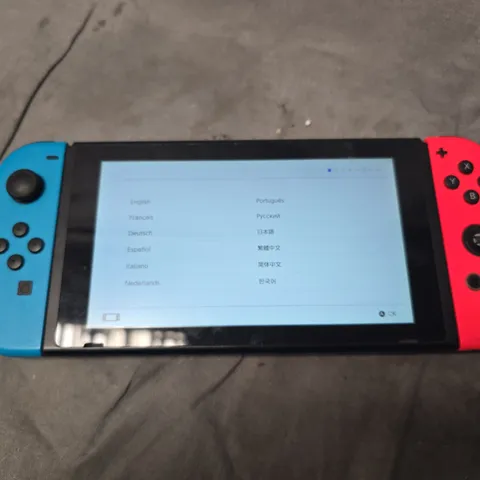 NINTENDO SWITCH GAMING CONSOLE - HAC-001