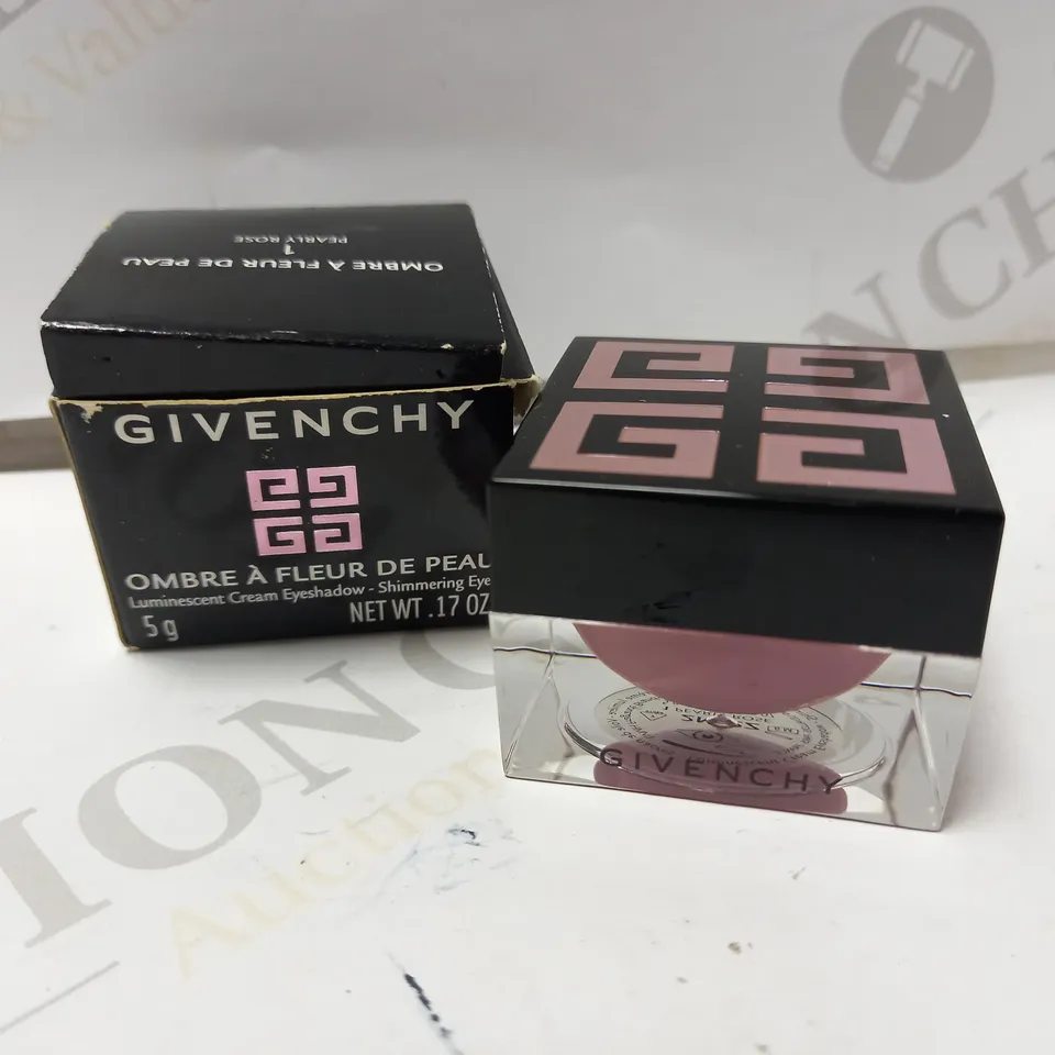 GIVENCHY OMBRE A FLEUR DE PEAU LUMINESCENT CREAM EYESHADOW - 1 PEARLY ROSE