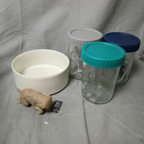 APPROXIMATELY 8 ASSORTED FRAGILE HOUSEHOLD ITEMS TO INCLUDE GLASS JARS, DOG ORNAMENT, BOWL, ETC - COLLECTION ONLY