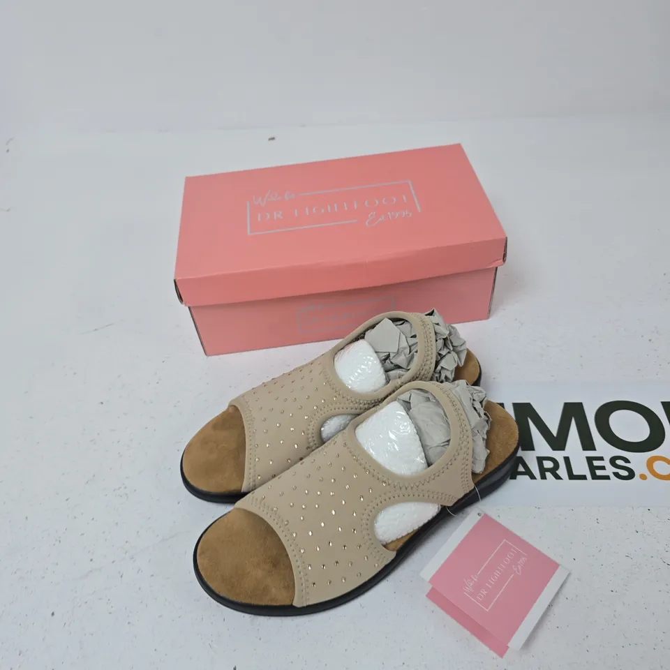 DR LIGHTFOOT WIDE FIT SANDALS – TAUPE, UK 6
