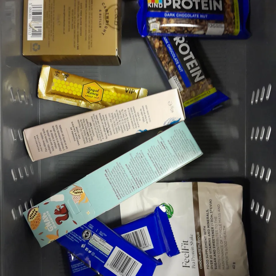 APPROXIMATELY 15 ASSORTED FOOD & DRINK PRODUCTS TO INCLUDE VENCHI CHOCOLATES, CARTWRIGHT TEA, REIDS SHORTBREAD ETC 