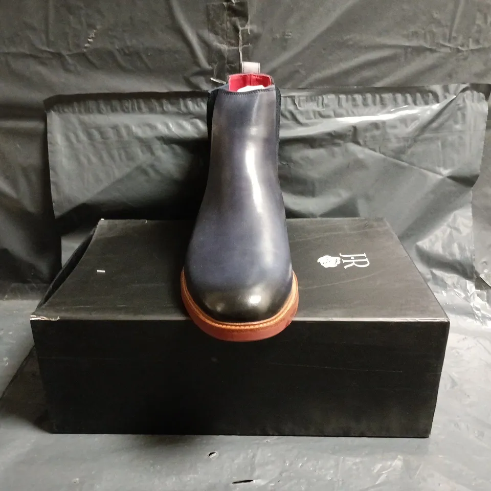 BOXED PAIR OF JUSTIN REESS CHELSEA BOOTS IN NAVY SIZE EU 43