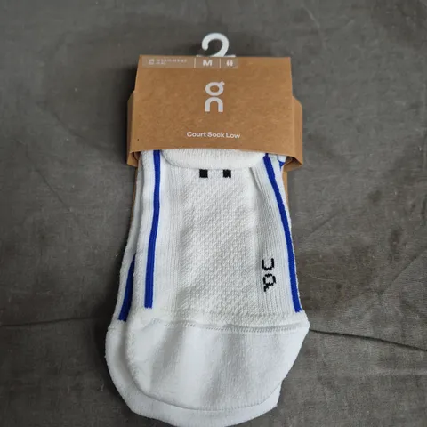 COURT SOCK LOW – WHITE WITH BLUE TRIM, SIZE M