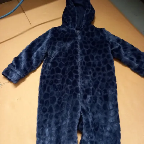 FRED&FLO HOODED DINOSAUR FLUFFY ONESIE - 12-18 MONTHS