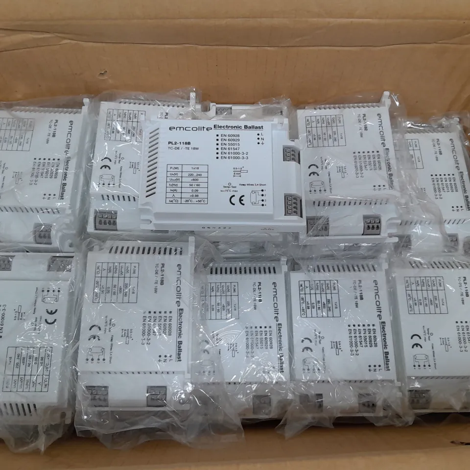APPROXIMATELY 25 EMCOLITE ELECTRONIC BALLAST PL2-118B