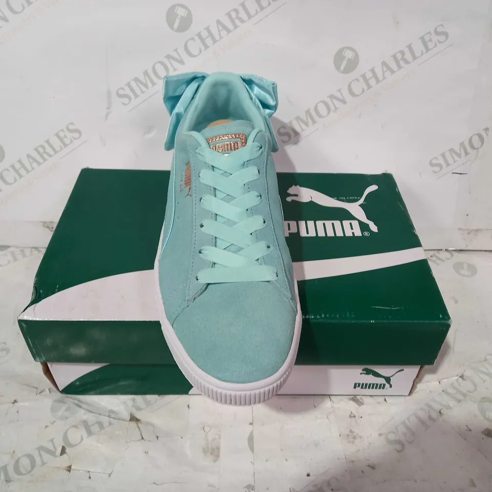 BOXED PAIR OF PUMA SUEDE BOW SHOES IN CYAN UK SIZE 7