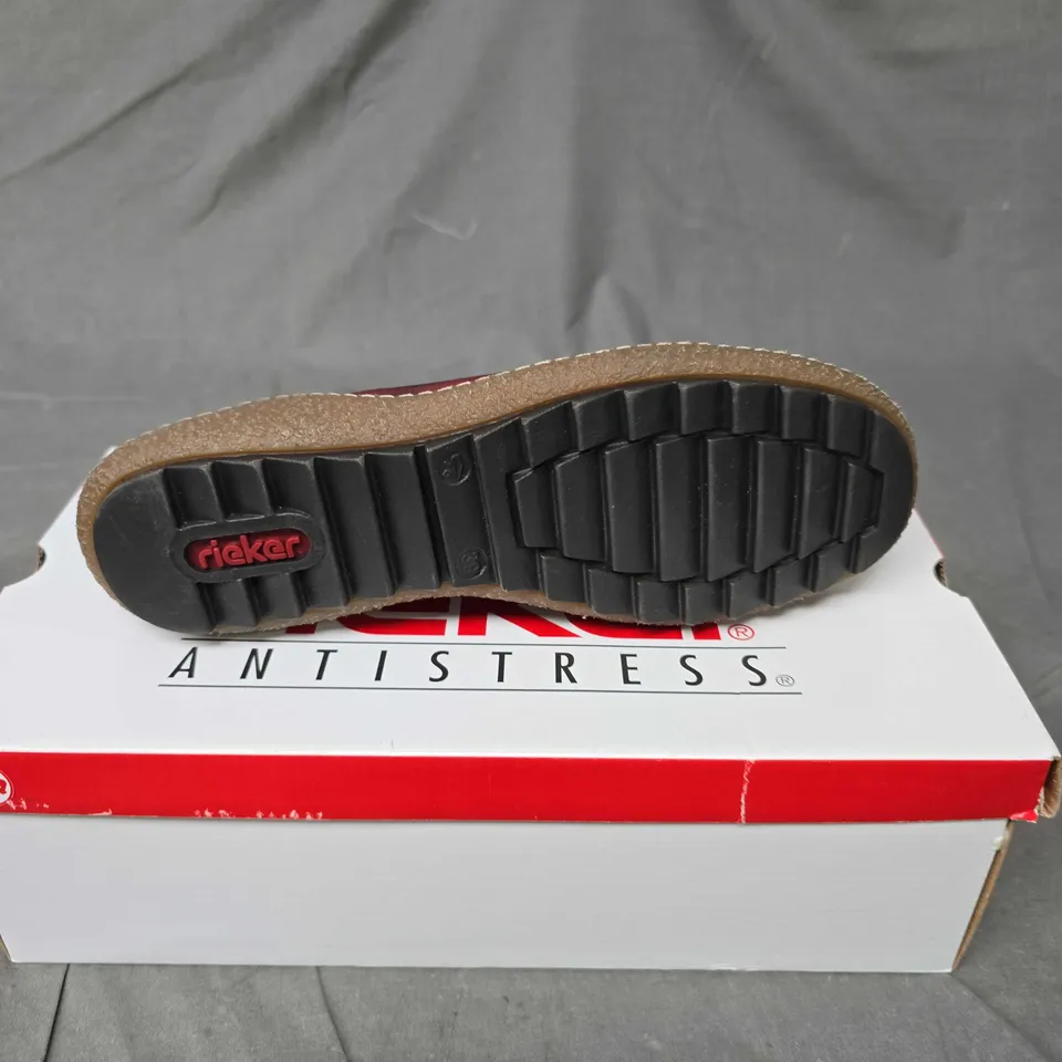 BOXED PAIR OF RIEKER RED COMBINATION ZIP SHOES - 6
