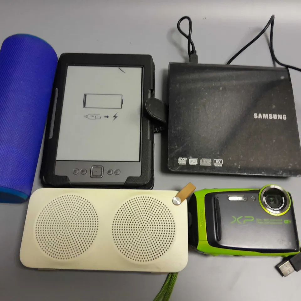 LOT OF 5 ASSORTED UNBOXED TECH ITEMS TO INCLUDE SAMSUNG PORTABLE DVD WRITER, PORTABLE BLUETOOTH SPEAKER AND KNIDLE IN CASE