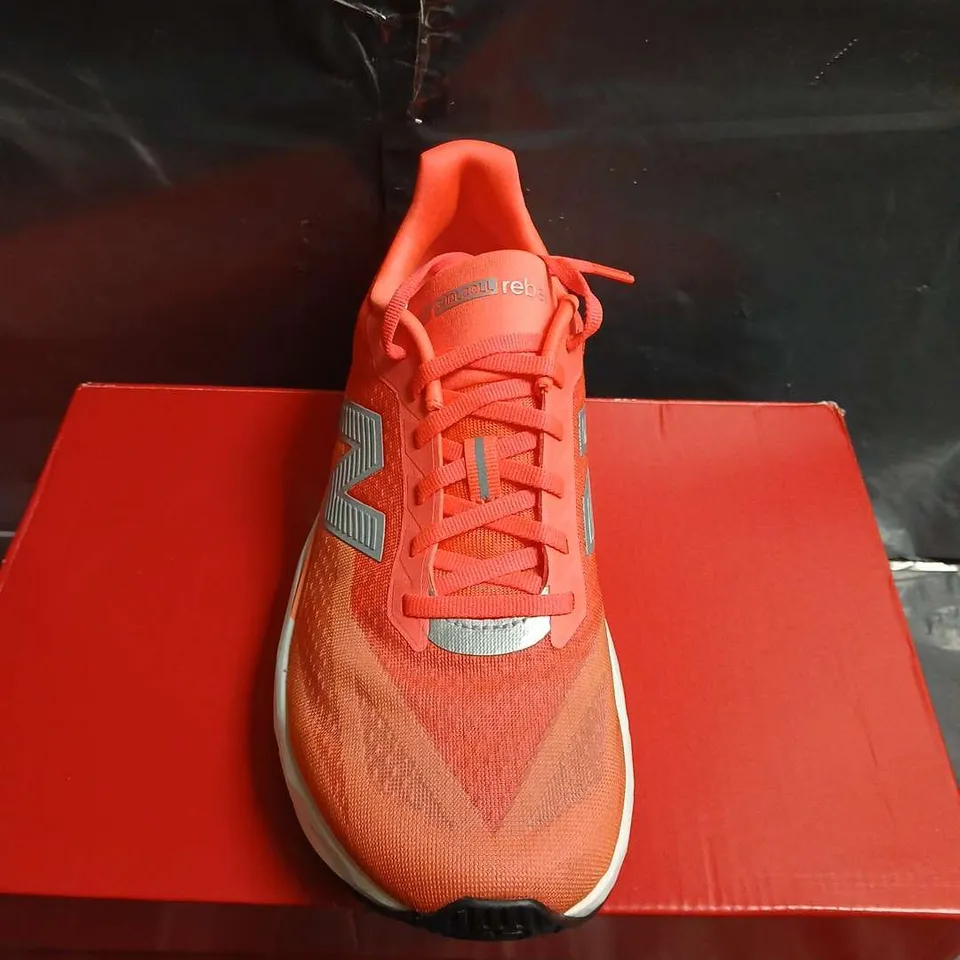 BOXED PAIR OF NEW BALANCE FUELCELL REBEL RUNNING SHOES – UK SIZE 9