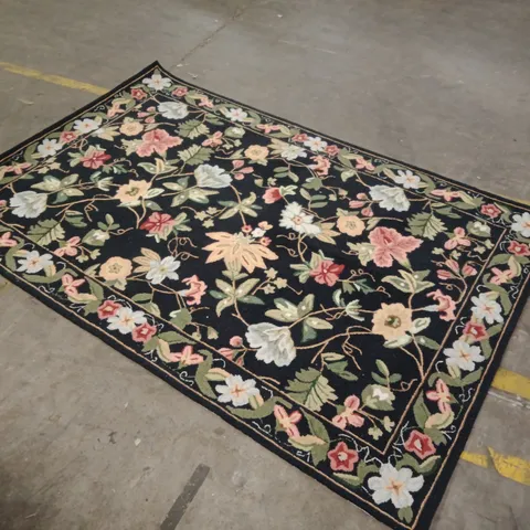 FLORAL RUG ON BLACK GROUND – MULTICOLOUR PATTERN 274X183CM