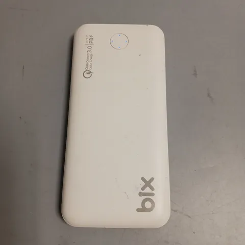 BIX PORTABLE CHARGER IN WHITE TYPE-C AND MICRO USB INPUTS AND USB OUTPUT