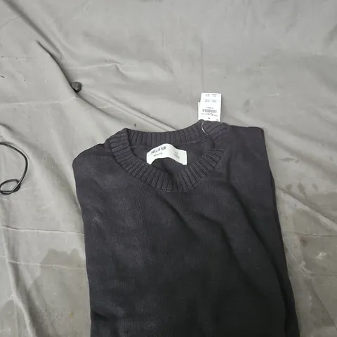 HOLLISTER BOXY FIT KNIT SWEATER – XS