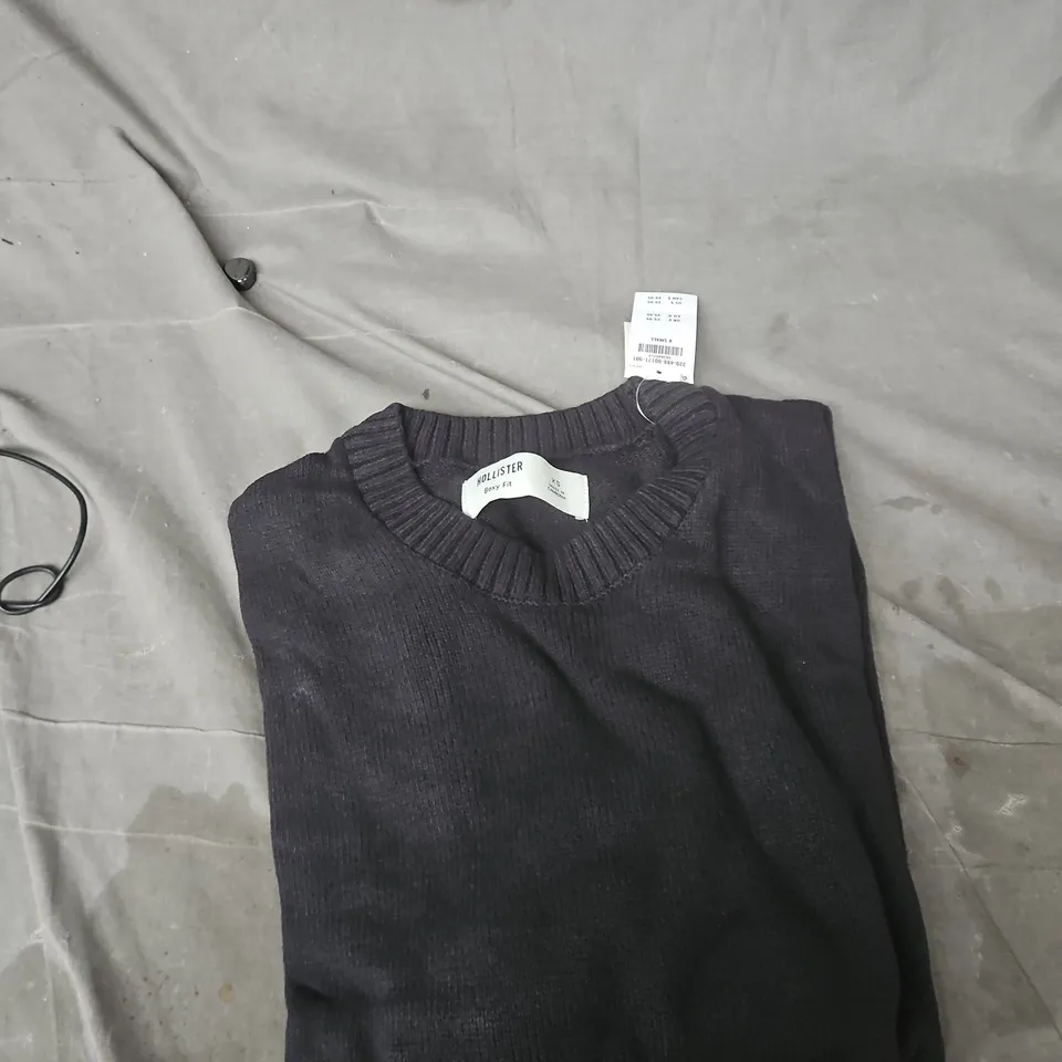 HOLLISTER BOXY FIT KNIT SWEATER – XS