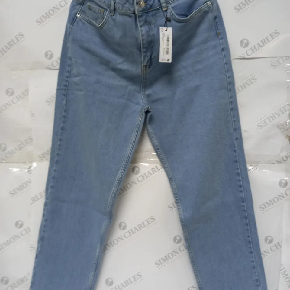 DOROTHY PERKINS CROPPED SLIM MOM JEANS IN LIGHT WAHSH BLUE - SIZE 14