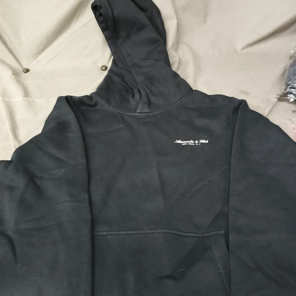 ABERCROMBIE & FITCH HEAVYWEIGHT HOODIE – BLACK – SIZE M