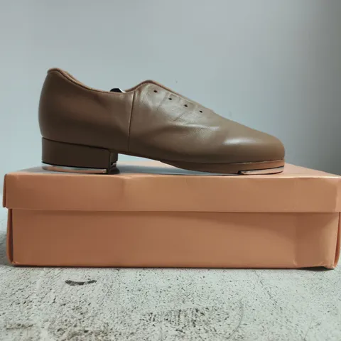 BOXED PAIR OF BLOCH JAZZ LACE UP TAP SHOES IN TAN SIZE 7.5
