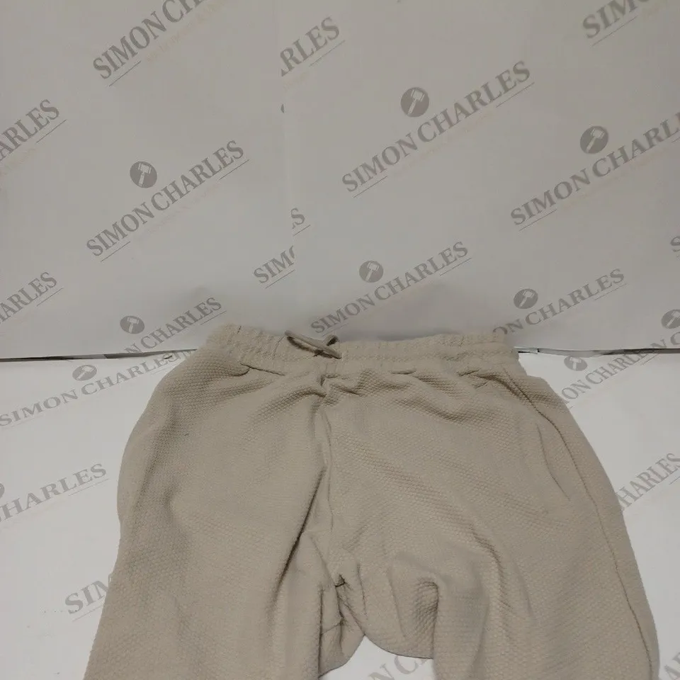 BEE INSPIRED STONE SHORTS 
