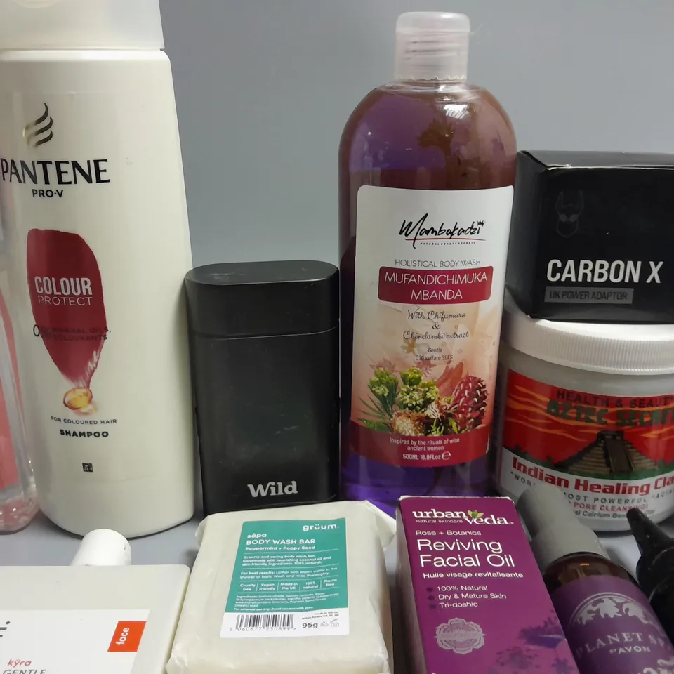 LOT OF 16 ASSORTED HEALTH AND BEAUTY ITEMS TO INCLUDE URBAN VEDA REVIVING FACIAL OIL, GRUUM FACE WASH AND PANTENE SHAMPOO