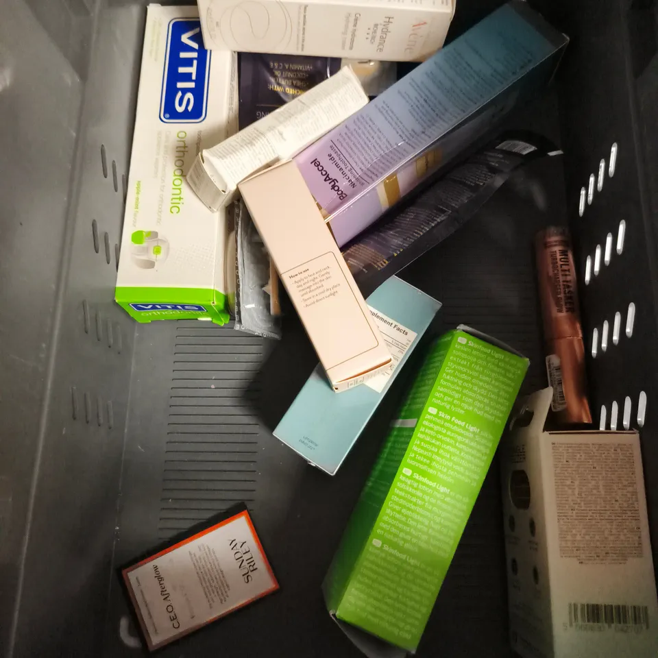 APPROXIMATEY 20 ASSORTED HEALTH AND BEAUTY PRODUCTS TO INCLUDE - BEARD STRUGGLE BEARD CARE - N07 CALMING GEL CLEANSER - AVEENO BABY NAPPY CREAM - ETC
