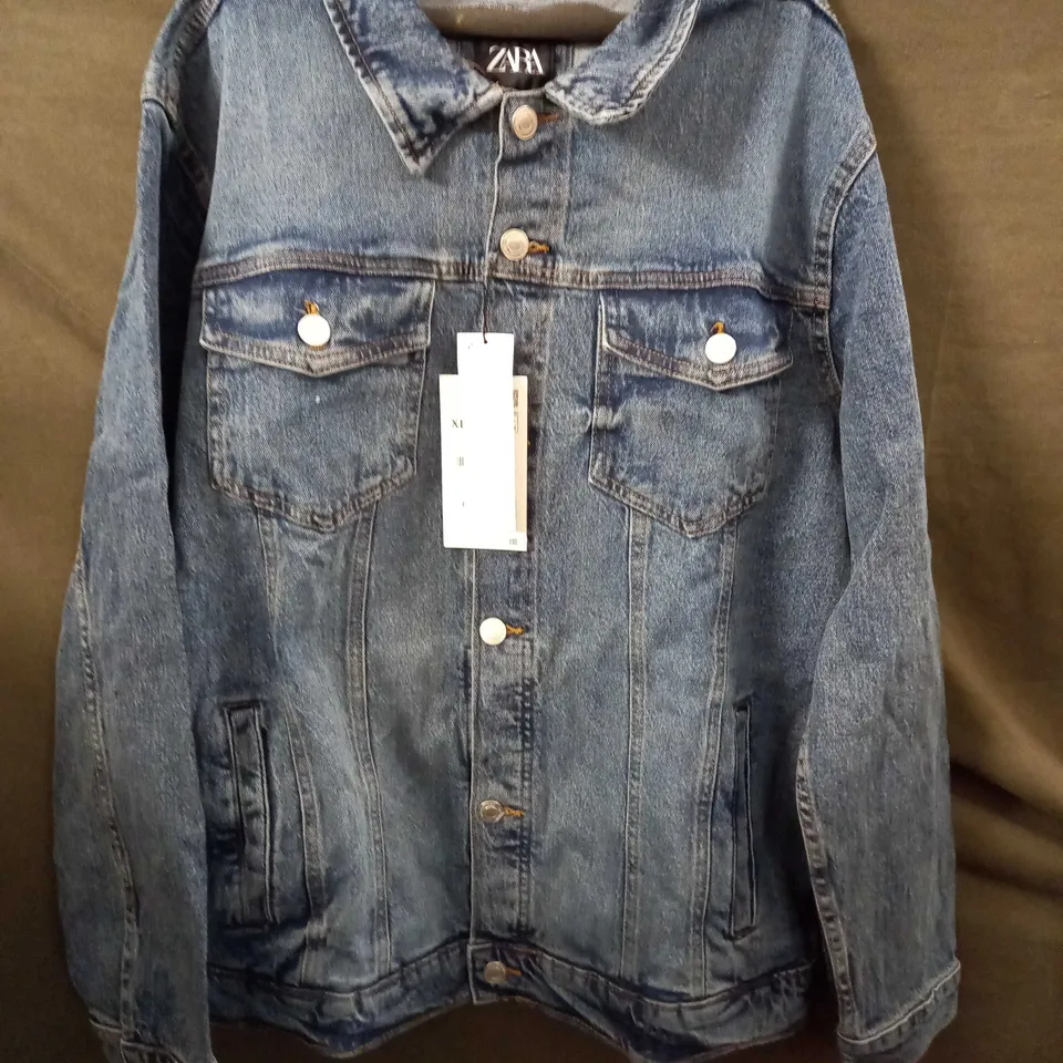 ZARA BUTTON UP DENIM JACKET IN BLUE - EU XL