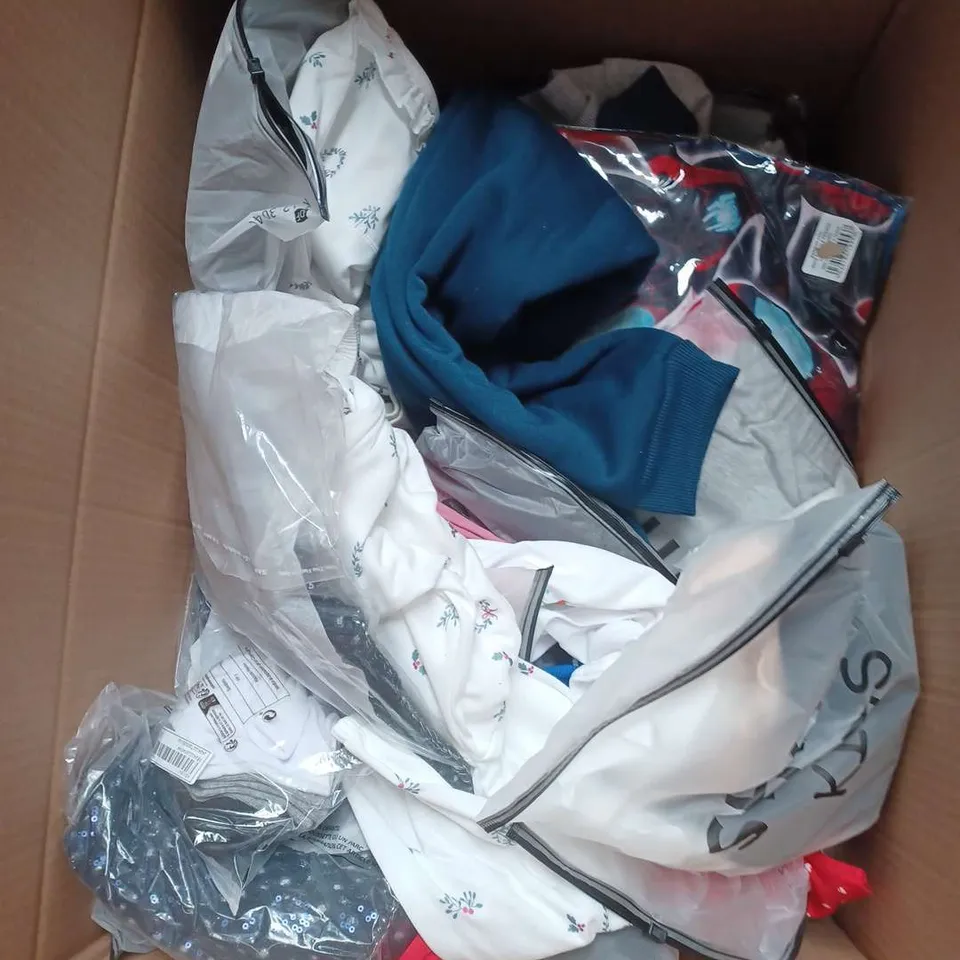 BOX OF APPROXIMATELY 30 ASSORTED KIDS CLOTHING ITEMS TO INCUDE - PANTS, TOPS, SOCKS, ETC