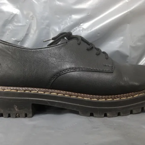 BOXED PAIR OF RIEKER LACE UP SHOES IN BLACK SIZE 6