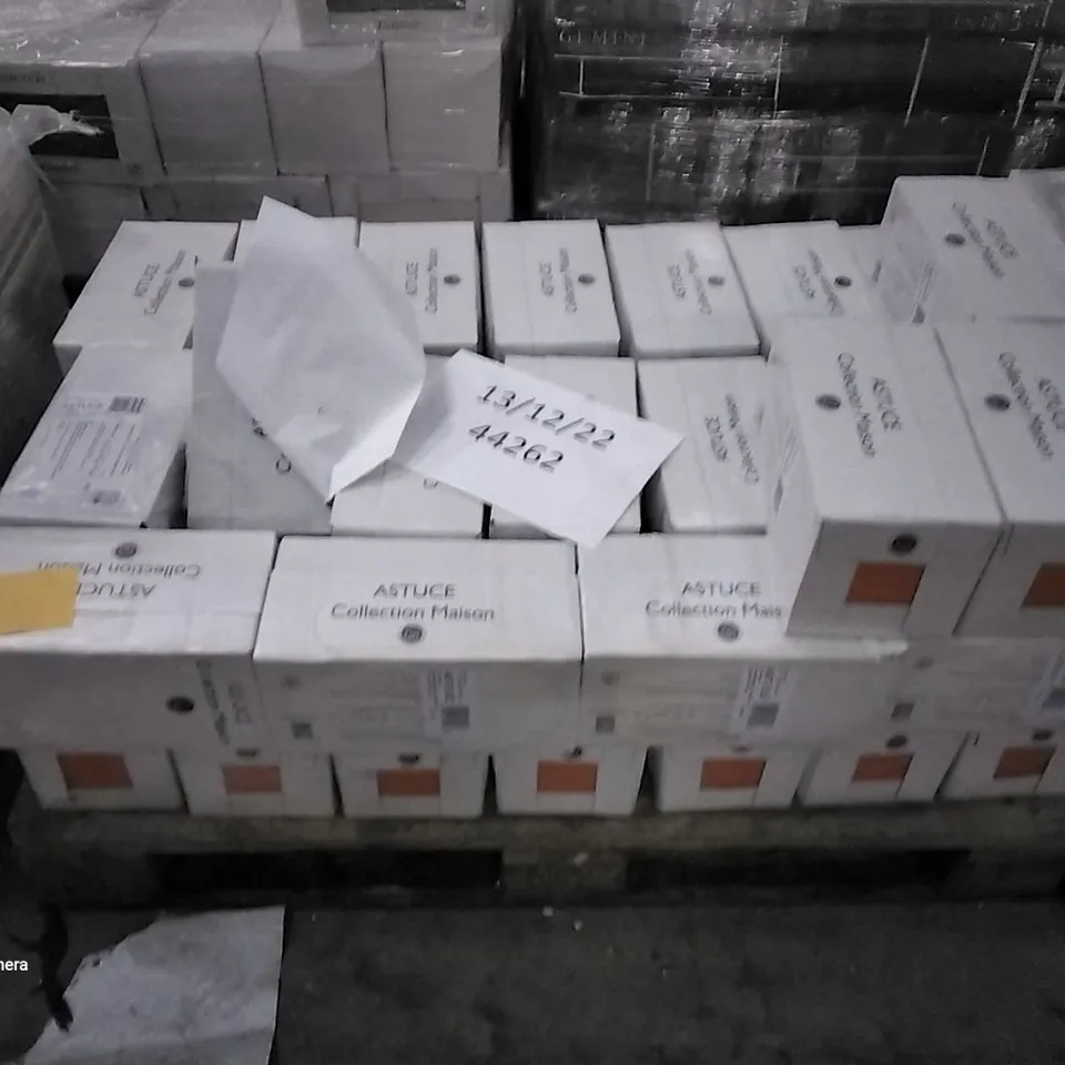 PALLET OF APPROXIMATELY 39 PACKS OF 44 BRAND NEW ORANGE ASTUCE COLLECTION MAISON TILES- EACH PACK COVERS APPROXIMATELY 1M² (TOTAL APPROX. 39M²)