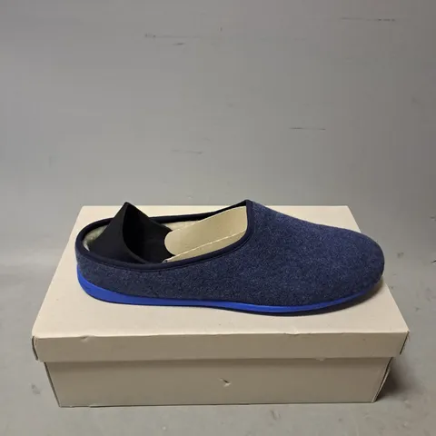 BOXED PAIR OF MAHABIS CLASSIC SHOES IN BLUE SIZE MENS 10/10.5