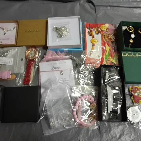 LOT OF ASSORTED JEWELLERY AND WATCH ITEMS TO INCLUDE RINGS, EARRINGS AND NECKLACES