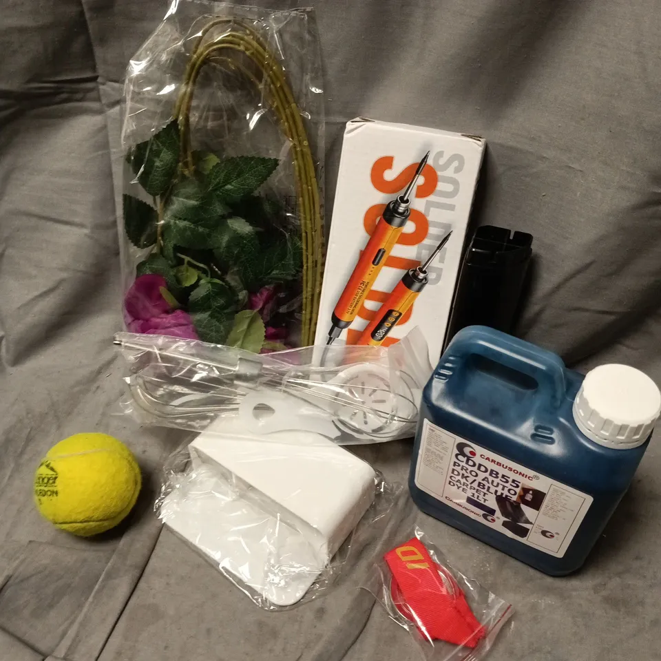 APPROXIMATELY 12 ASSORTED HOUSEHOLD ITEMS TO INCLUDE SOLDERING IRON, CARPET DYE, FAUX FOLIAGE, ETC