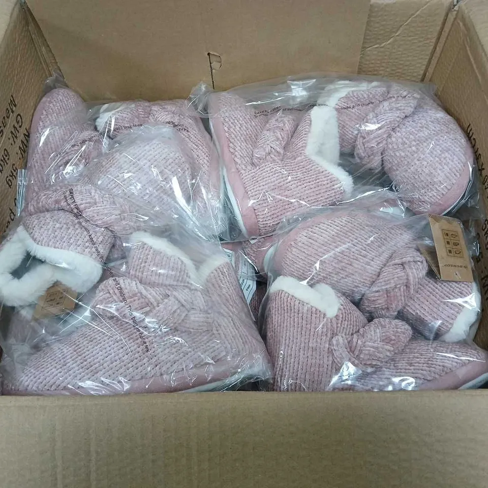 10 BAGGED DUNLOP PINK SLIPPER BOOTS - 3/36