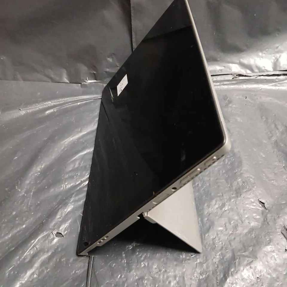 LENOVO MIIX 520-12IKB TABLET WITH STAND – INTEL CORE I5 8TH GEN