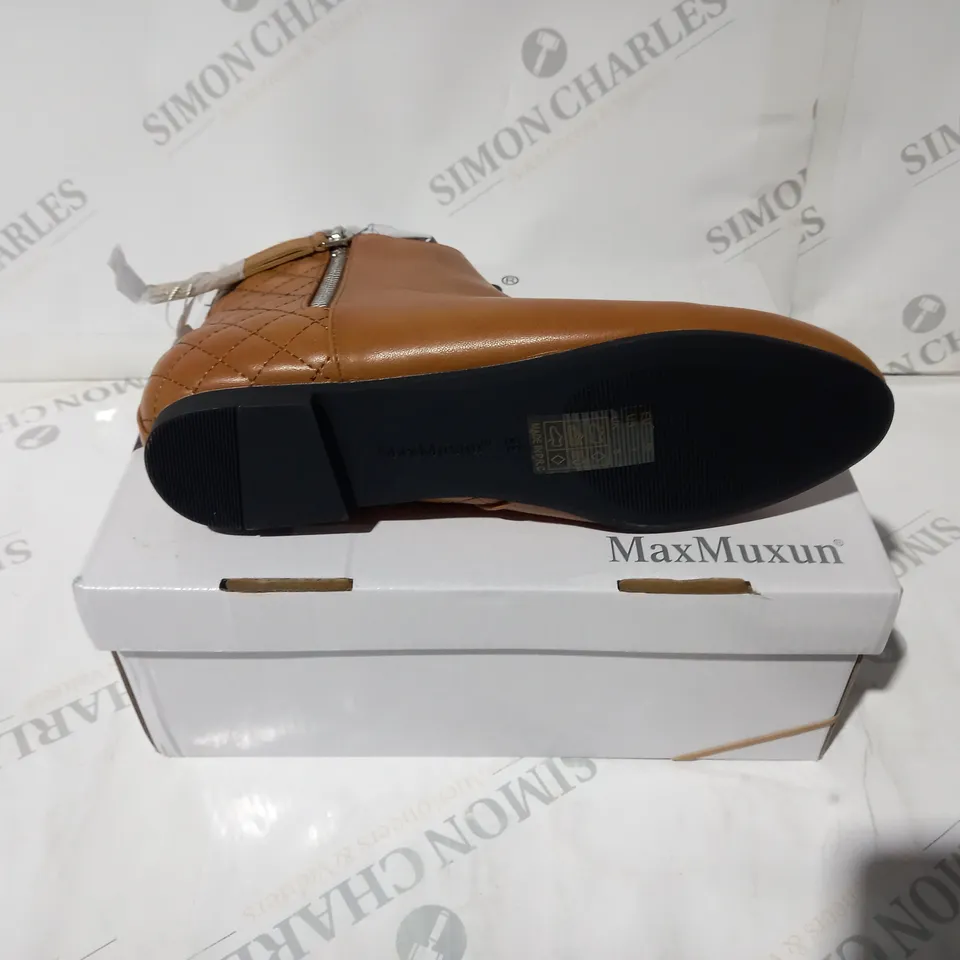 MAX MAXUN CARAMEL BOOTS SIZE 5