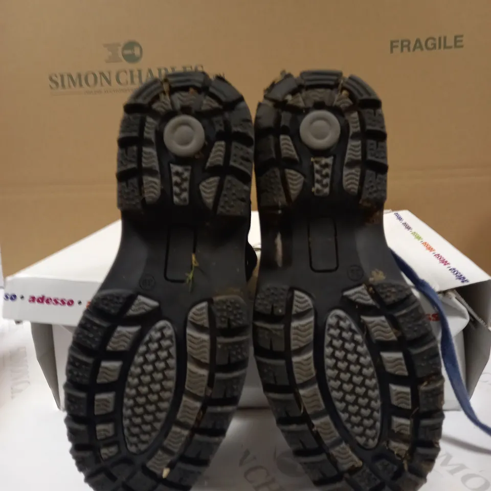 ADESSO WATERPROOF HIKING BOOTS SIZE 6