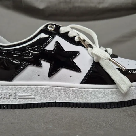 BOXED PAIR OF A BATHING APE SHOES IN BLACK/WHITE US SIZE 7