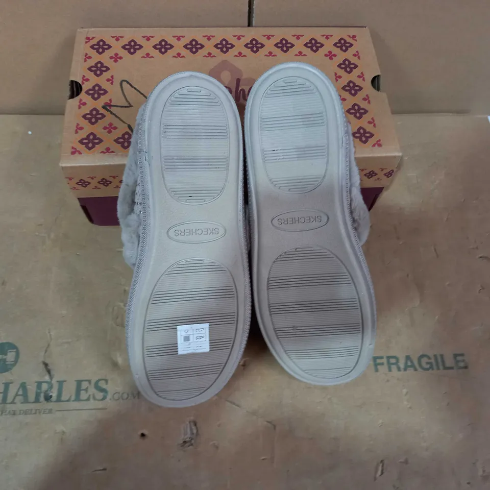 BOXED PAIR OF SKECHERS - SIZE 6