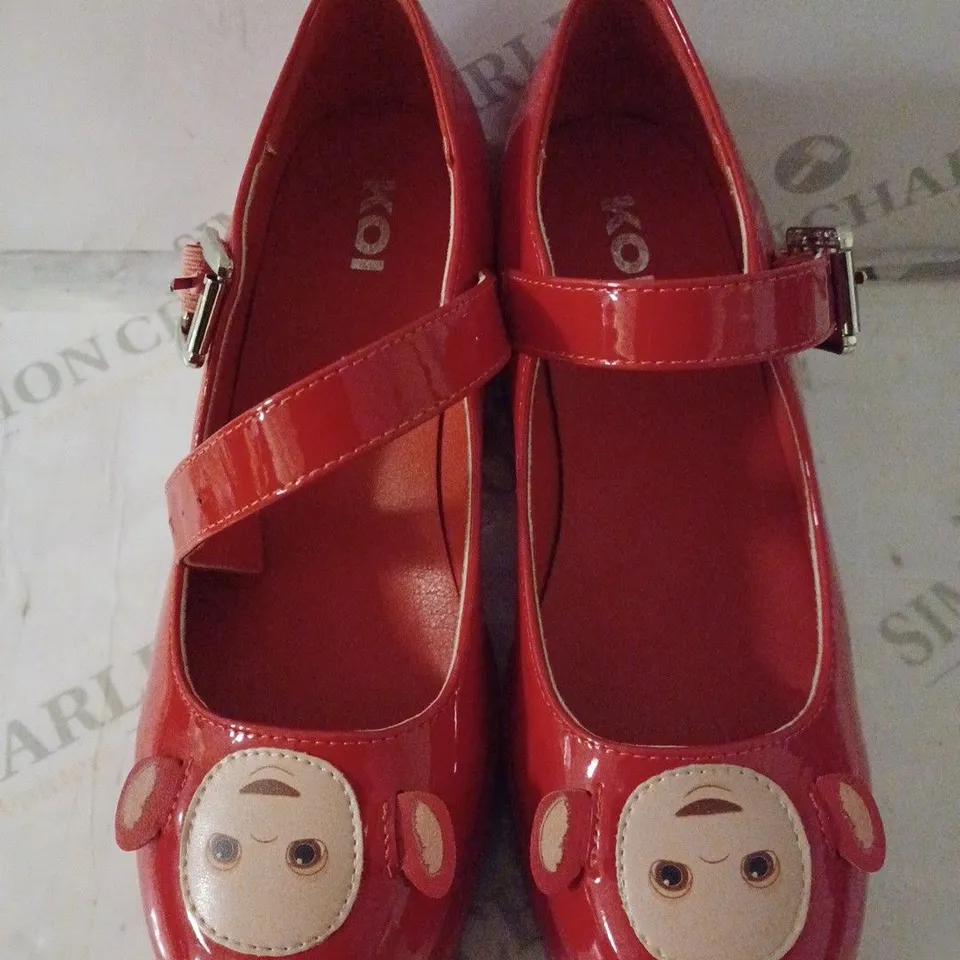 BOXED PAIR OF KOI TIRA MARY JANES 'PO EDITION' SIZE 6