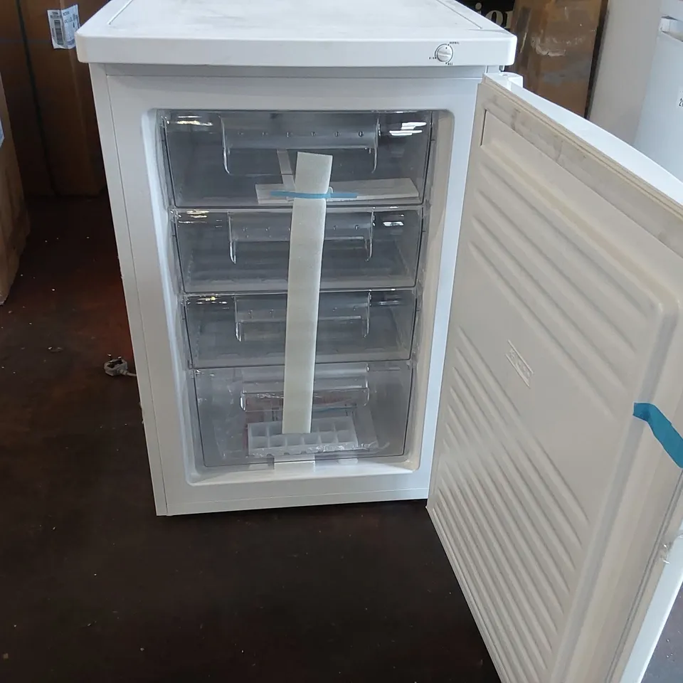 ENGLISH ELECTRIC UNDER COUNTER FREEZER EEF085H 91 LITRE 55CM WIDE, WHITE, REVERSIBLE DOOR - 4 FREEZER DRAWERS