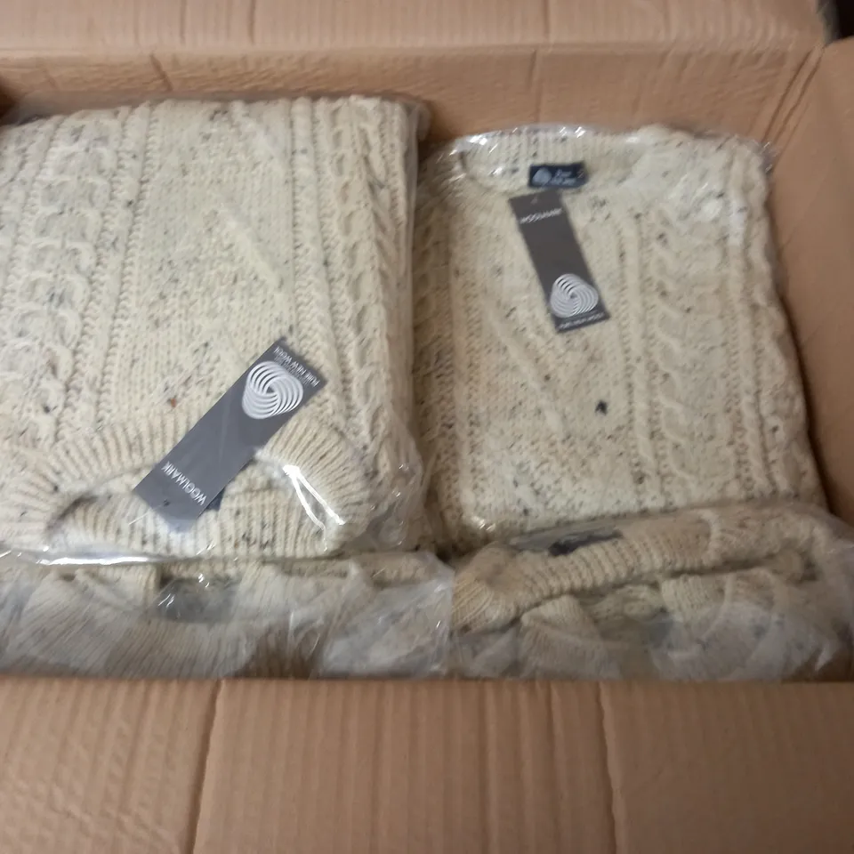 LOT OF 10 AS NEW PURE NEW WOOL JUMPERS - M