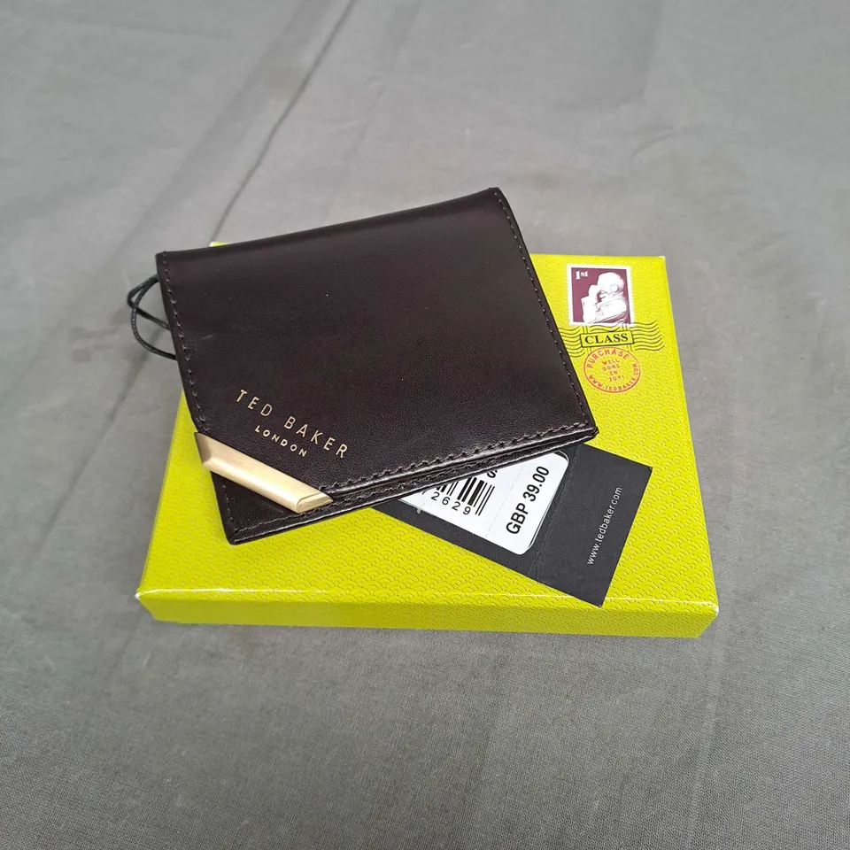 TED BAKER CORNER DETAIL CARDHOLDER IN CHOCOLATE BROWN