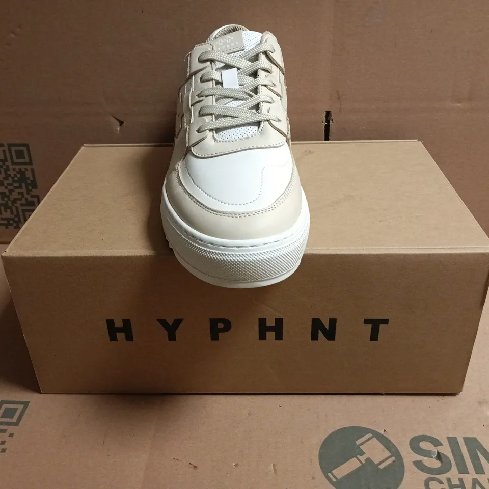 BOXED PAIR OF HYPHNT TRAINERS IN TAN/WHITE SIZE 9