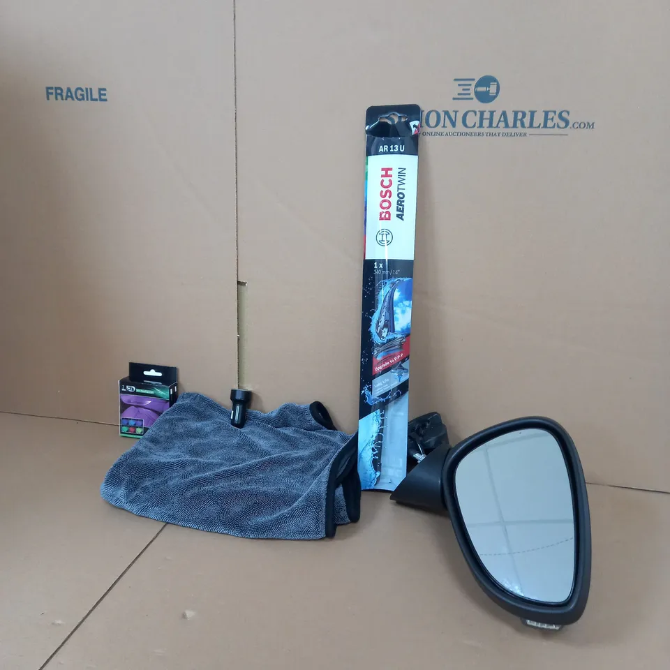 BOX OF APPROX 20 ASSORTED ITEMS TO INCLUDE - UNBRANDED WING MIRROR , BOSCH WIPER BLADE , LED MINI READING LIGHT ETC